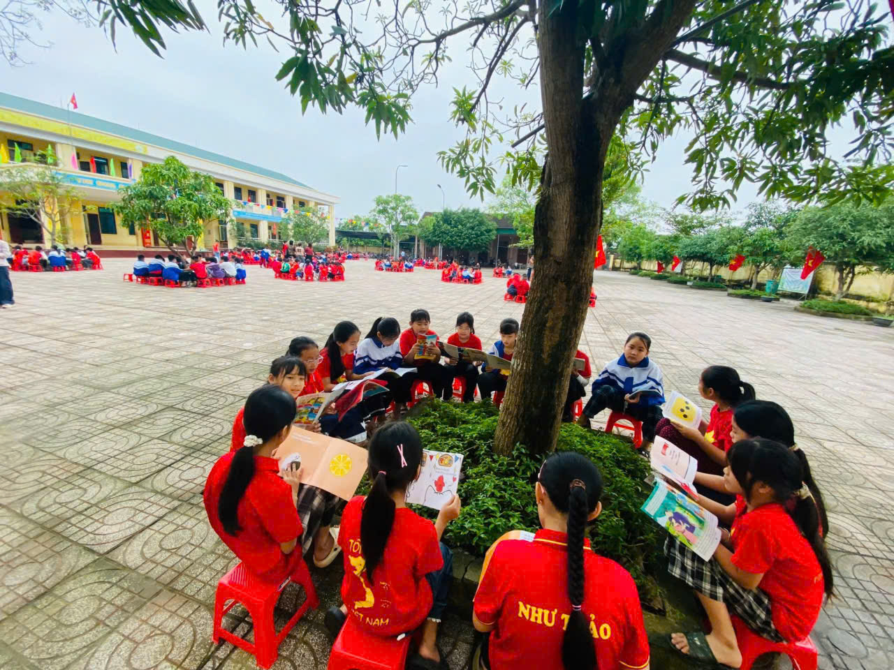 Hoạt động học sinh đọc sách đầu giờ của Trường tiêu học Minh Châu